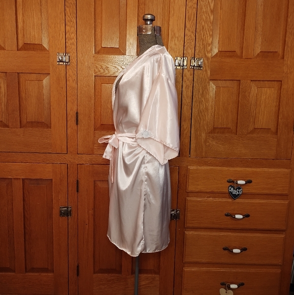 Vintage Val Mode pale pink satin scalloped edge robe - Picture 5 of 11